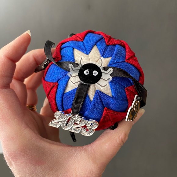 Hand crafted, Disney haunted mansion quilt look solid ornament with gift box - Picture 9 of 9